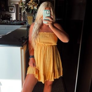 🆕 NWT yellow back tie smocked mini dress
